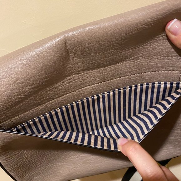 Gap Izzy Tan Crossbody - Picture 5 of 5